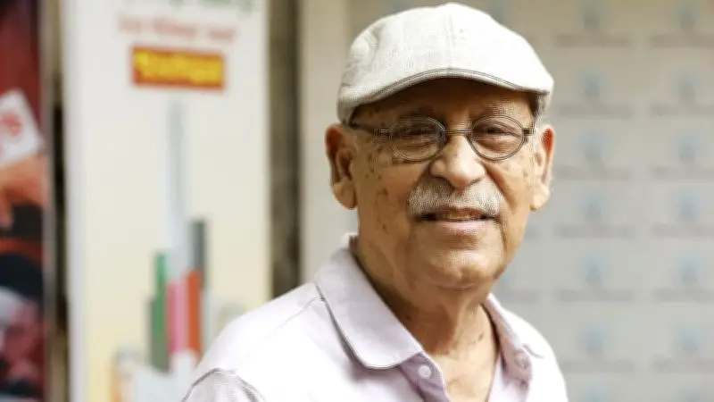চলচ্চিত্র শিল্পী সমিতির নির্বাচনে উৎসবমুখর পরিবেশ, আইনি জটিলতা এড়ানোর আহ্বান আবুল হায়াতের