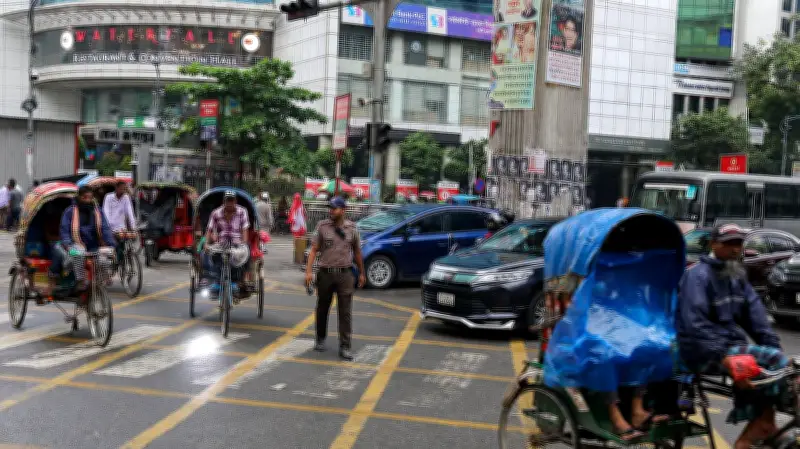 ঢাকায় এআই ক্যামেরা ও সিগন্যাল বাতি বসানোর কাজ চলছে