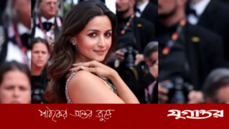 আলিয়া ভাট ২৫ কোটি রুপি পারিশ্রমিক নিয়ে বলিউডে শীর্ষে