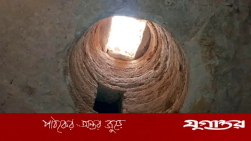 মিসরে প্রাচীন সমাধি ও শহর আবিষ্কার, মৃতদেহের মুখে সোনার টুকরো