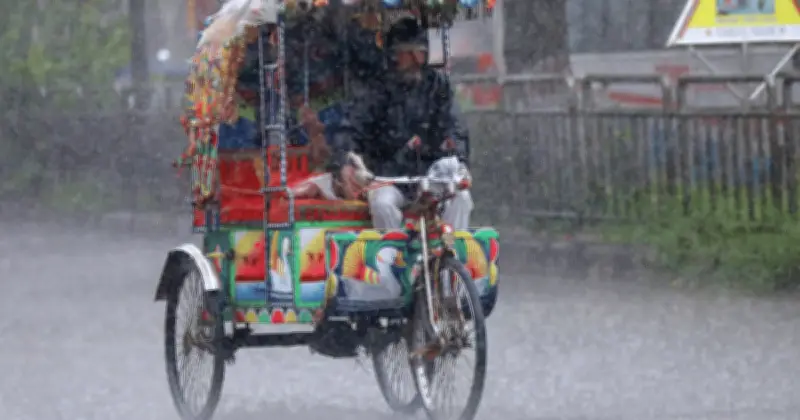 দেশজুড়ে বৃষ্টি ও বজ্রপাতের পূর্বাভাস, খুলনা-চট্টগ্রামে ভারী বর্ষণ