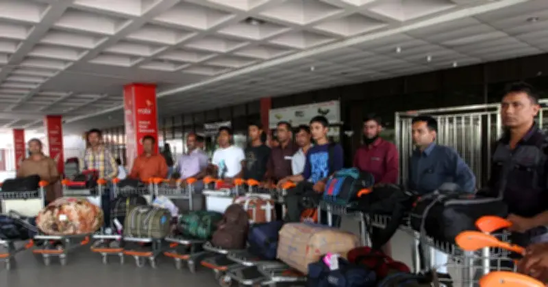 মালয়েশিয়ায় দালাল চক্রের ফাঁদে বাংলাদেশি অভিবাসীরা: জুয়া ও মাদক পাচারে জড়িত হওয়ার অভিযোগ