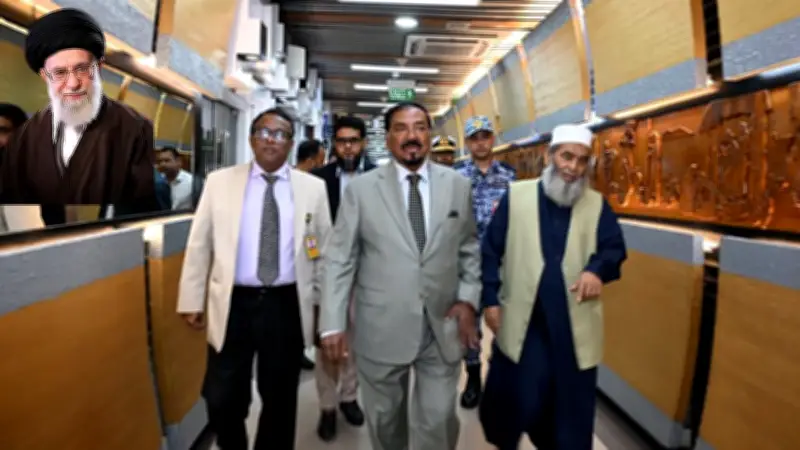 বরিশালে বিদায়ী ডিসির বিরুদ্ধে নারী শ্রমিকদের ঝাড়ু মিছিল