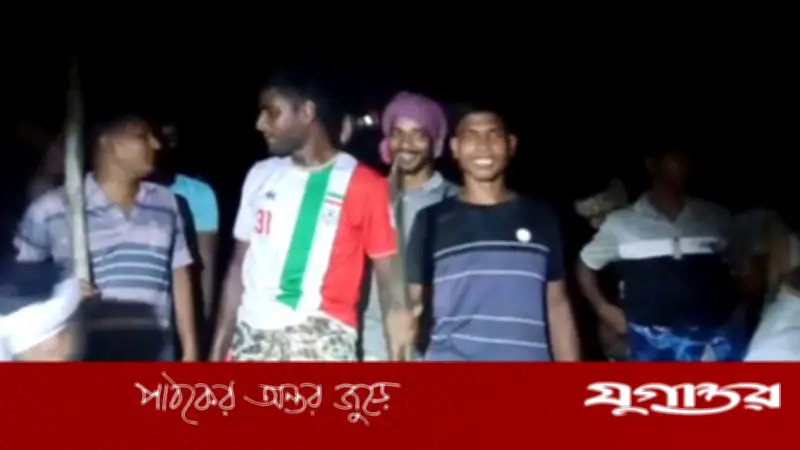 বিএসএফ লাইট বন্ধ, পুশইন আতঙ্কে বিজিবি-গ্রামবাসীর পাহারা চাঁপাইনবাবগঞ্জে