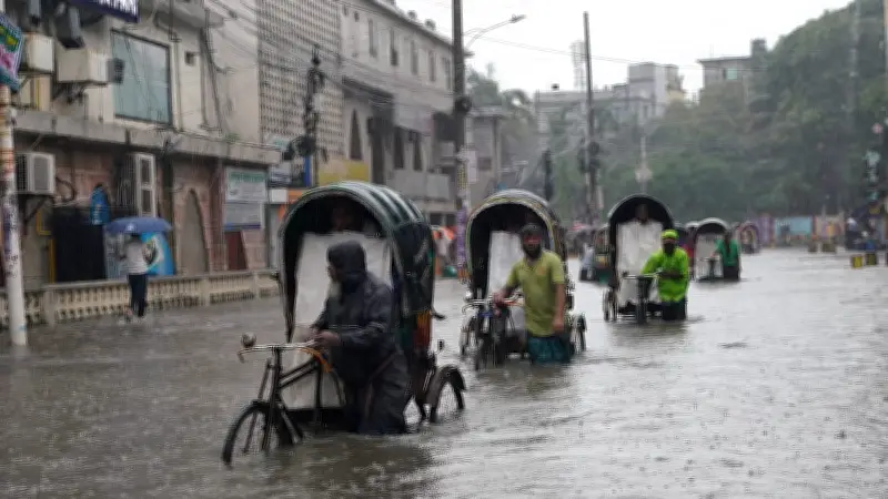 চট্টগ্রামে ২৪ ঘণ্টায় ৩৩০ মিমি বৃষ্টি, জলাবদ্ধতায় দুর্ভোগ