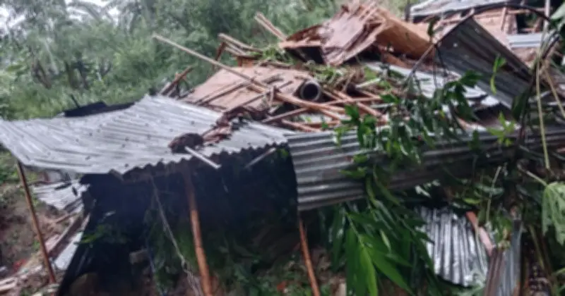 সীতাকুণ্ডে ভূমিধসে ১০ মাসের শিশুর মৃত্যু