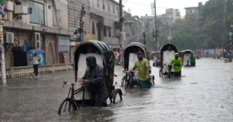 চট্টগ্রামে ২৪ ঘণ্টায় ৩৩১ মিমি বৃষ্টি, ভয়াবহ জলাবদ্ধতায় নগরবাসী দূর্ভোগে