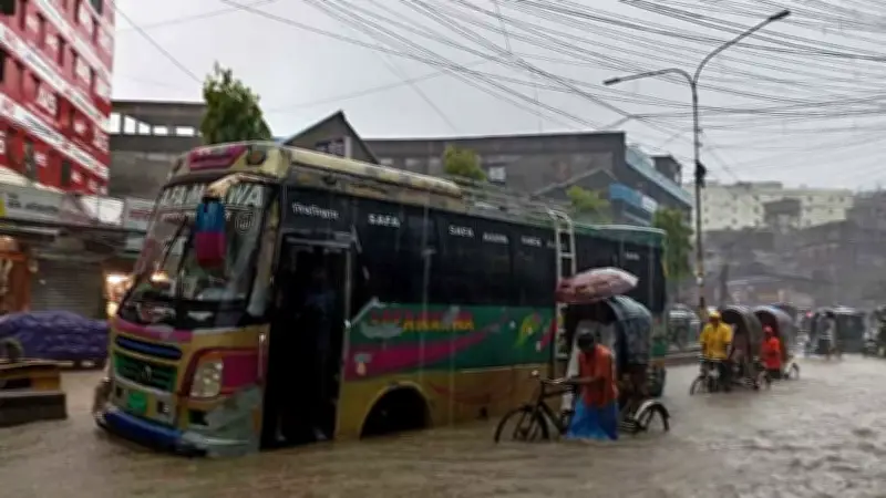 ৪২ বছরের রেকর্ড ভাঙা বৃষ্টিতে ডুবল চট্টগ্রাম নগরী