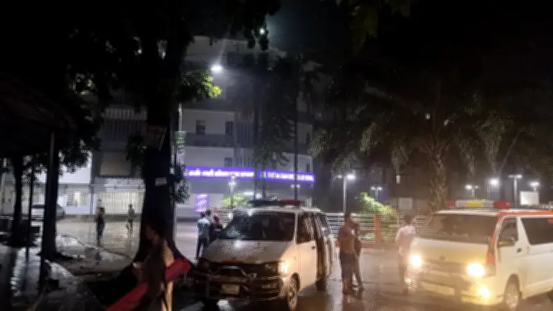 সিলেট ওসমানী মেডিকেলে ইন্টার্ন চিকিৎসকের ওপর হামলা, সংঘর্ষে আহত ৬