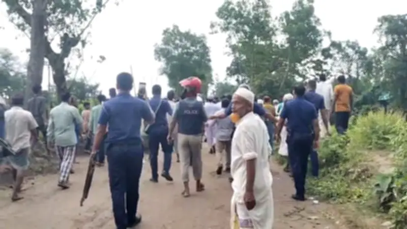 ব্রাহ্মণবাড়িয়ায় অটোরিকশা-মোটরসাইকেলের ধাক্কায় দুই গ্রামের সংঘর্ষ, আহত ১০