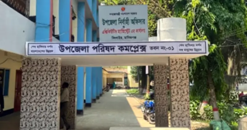 হাইকোর্টের নির্দেশে সিংগাইরের ৮ ইউপি চেয়ারম্যানের দায়িত্ব পুনর্বহাল