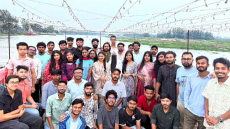 ড্যাফোডিল বন্ধুসভার নৌকাভ্রমণ ও ফল উৎসব অনুষ্ঠিত