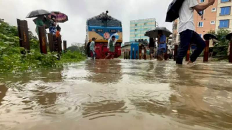ঢাকা-কক্সবাজার ট্রেন চলাচল বন্ধ, পর্যটক এক্সপ্রেস আটকা; সাংসদ অধিবেশন শুরু, জ্বালানি তেলের দাম কমল
