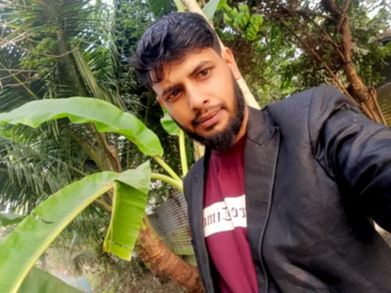 মাদারীপুরে ডিবির হাত থেকে ককটেল বিস্ফোরণ ঘটিয়ে মাদক ব্যবসায়ী ছিনতাই