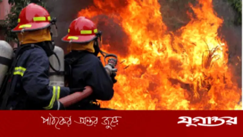 চকবাজারে খাজা মার্কেটে আগুন, নিয়ন্ত্রণে ফায়ার সার্ভিসের ৬ ইউনিট