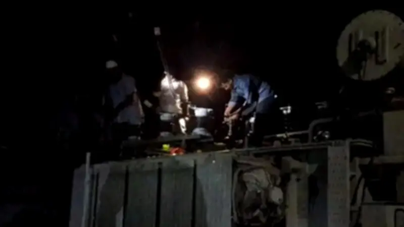 পল্লী বিদ্যুৎ সাবস্টেশনে আগুন, ৬৭ হাজার গ্রাহক অন্ধকারে