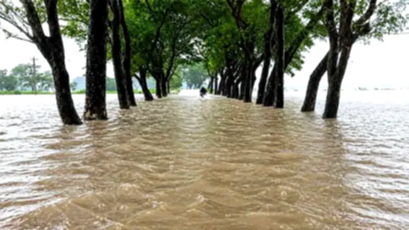 দেশের ৫ জেলায় বন্যার সতর্কতা, নিউইয়র্কে বন্দুক হামলায় ৮ গুলিবিদ্ধ