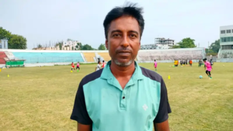 গ্রামের উঠান থেকে বিশ্বমঞ্চে নারী ফুটবলের নায়ক কোচ সহিদুল ইসলাম
