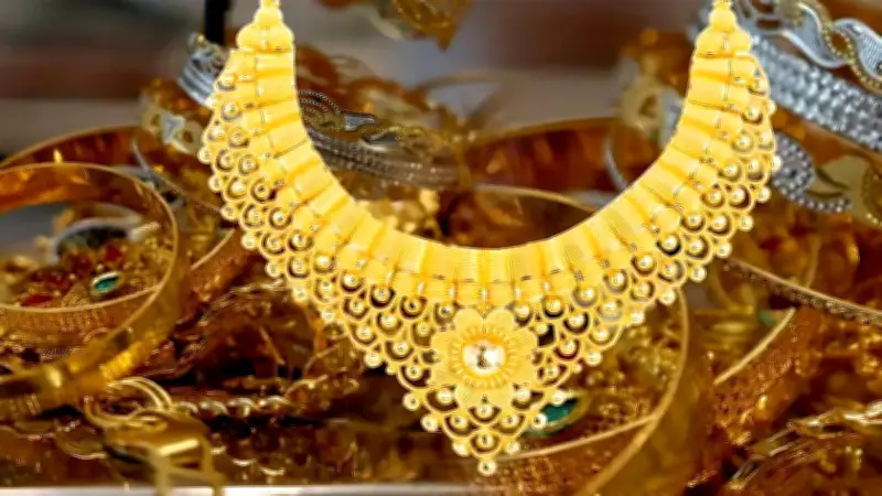 স্বর্ণের দামে বড় পতন, বিদায়েও ব্রাজিলের ঝুলিতে মোটা অঙ্কের পুরস্কার