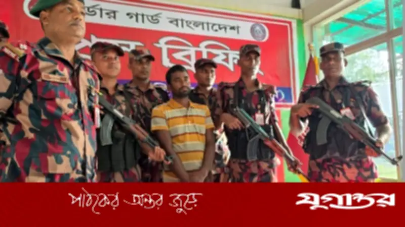 জয়পুরহাটে ২ কোটি ২৮ লাখ টাকার স্বর্ণের বারসহ চোরাকারবারি আটক