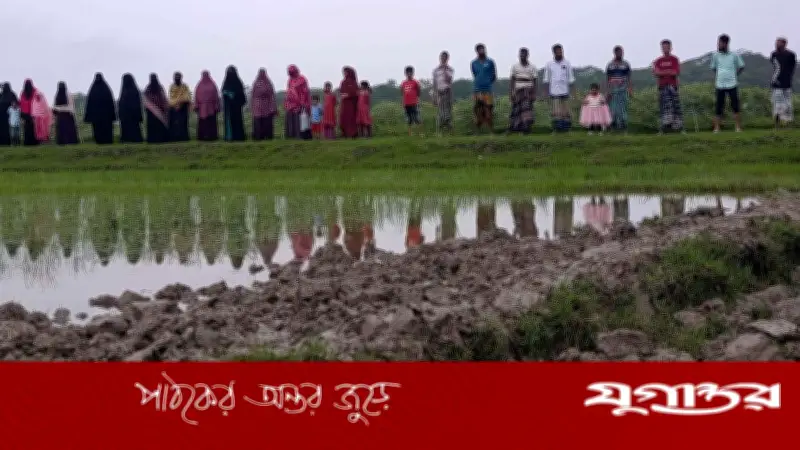 তালতলীতে রাতের আঁধারে সরকারি সড়ক কেটে ফসলি জমি বানানোর অভিযোগ