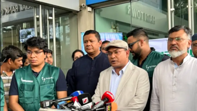 গুলশান লেক পরিষ্কারে ‘চলো খাল বাঁচাই’ অভিযান শুরু, বছরব্যাপী নজরদারির পরিকল্পনা