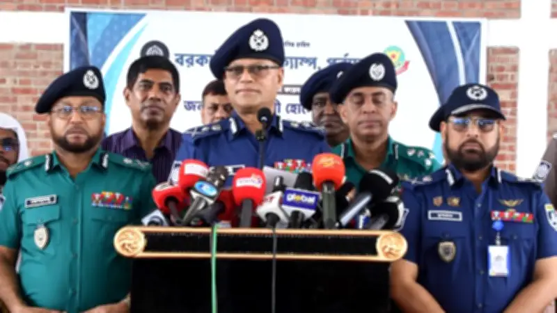 হজ প্রাক-নিবন্ধন শুরু, স্বর্ণের দর ও সতর্কসংকেতসহ নানা খবর