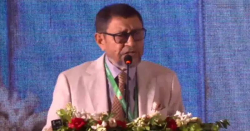 গল্পগুজব না করে রোগীর চিকিৎসায় মনোযোগ দিতে চিকিৎসকদের নির্দেশ স্বাস্থ্যমন্ত্রীর