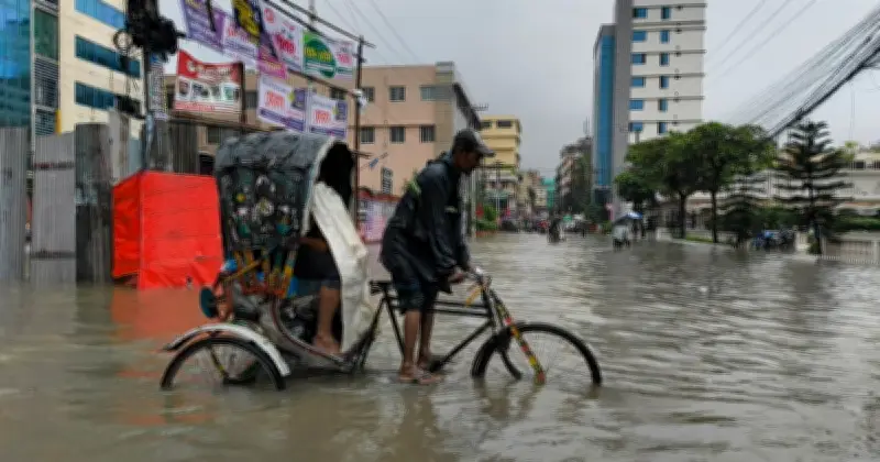 টানা বৃষ্টি ও উজানের ঢলে বন্যা-পাহাড়ধসের ঝুঁকি, ১৭ জেলায় সতর্কতা
