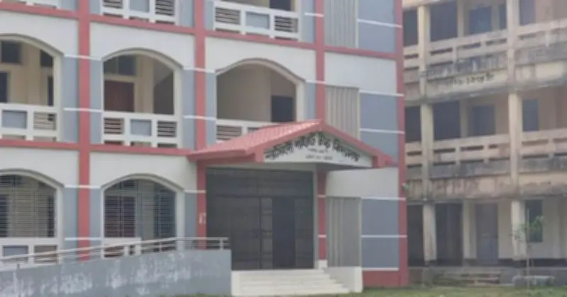 এইচএসসি পরীক্ষায় ভুল প্রশ্নপত্র বিতরণ, দুই শিক্ষক প্রত্যাহার