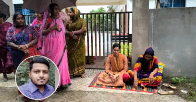 বৈরী আবহাওয়ায় স্বামীর বাড়ির সামনে অনশনে ইন্টার্ন চিকিৎসক বন্যা মজুমদার
