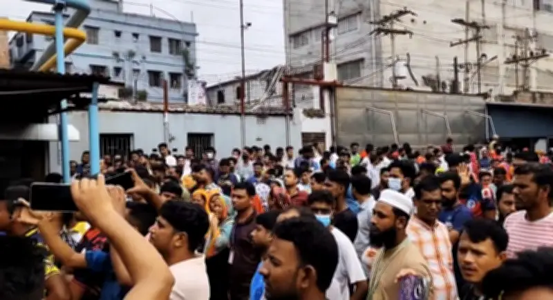গাজীপুরে শ্রমিক অসন্তোষে ইসলাম গার্মেন্টস বন্ধ, নিহতের পরিবারের অভিযোগ অবহেলা