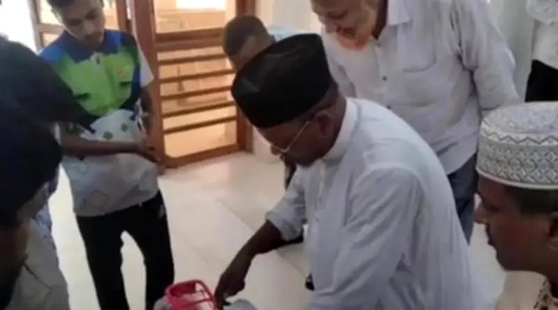 সরকারি সাইকেল নিজের নাতনিকে দিলেন জামায়াত নেতা তাজুল ইসলাম