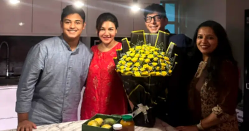 জয়া আহসানের জন্মদিনে চঞ্চলের ফুলেল শুভেচ্ছা, ব্যস্ততা নতুন সিনেমা নিয়ে