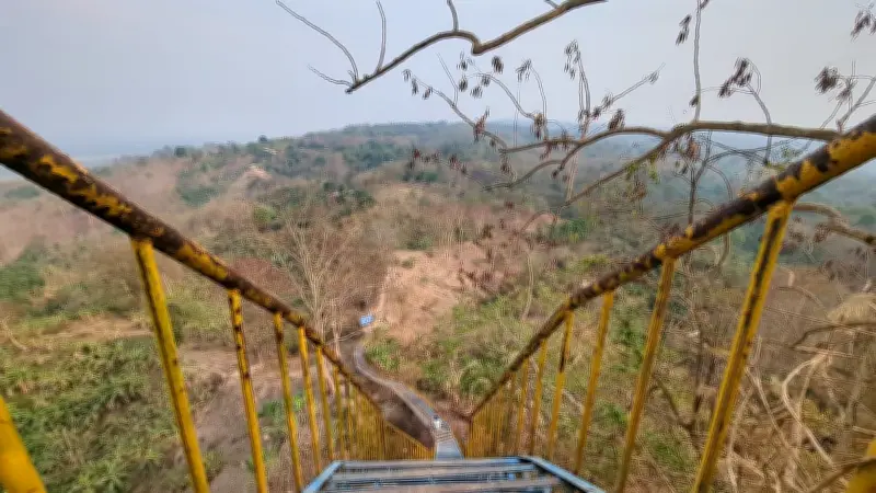 খাগড়াছড়ির ‘স্বর্গের সিঁড়ি’ এখন ঝুঁকিপূর্ণ, সংস্কারের আশ্বাস