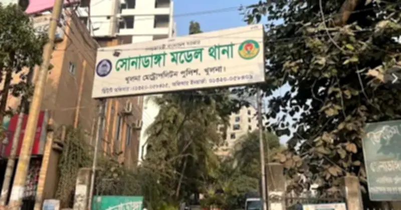 মাদক সেবনকারীকে ছাড়াতে গিয়ে গ্রেপ্তার শ্রমিক দল নেতা, বহিষ্কার