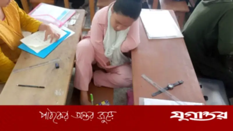 পা দিয়ে লিখে এইচএসসি দিচ্ছে কলি, বিসিএস ক্যাডার হওয়ার স্বপ্ন