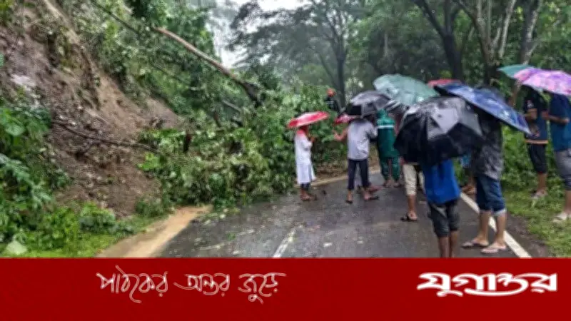 রাঙামাটিতে পাহাড় ধসে একজনের মৃত্যু, যানবাহন চলাচল ব্যাহত