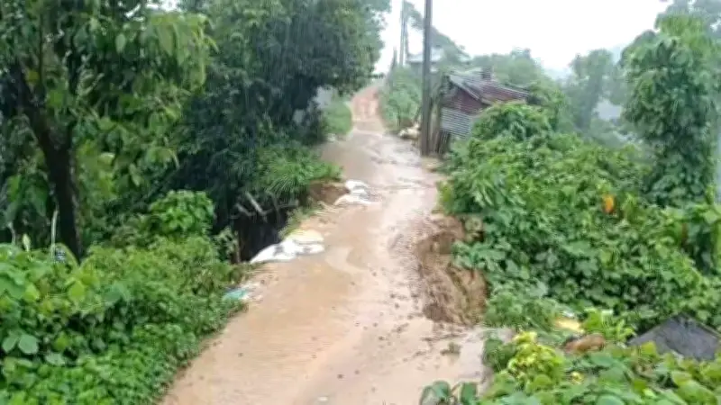 বাঘাইছড়িতে পাহাড় ধসে ১ জনের মৃত্যু, ঝুঁকিপূর্ণ এলাকা থেকে সরে যাওয়ার নির্দেশ