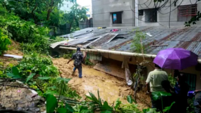 চট্টগ্রামে পাহাড় ধসে দুই শিশুর মৃত্যু