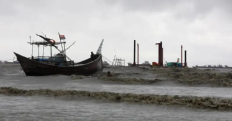 বঙ্গোপসাগরে লঘুচাপ: চার সমুদ্রবন্দরে ৩ নম্বর সতর্কতা সংকেত