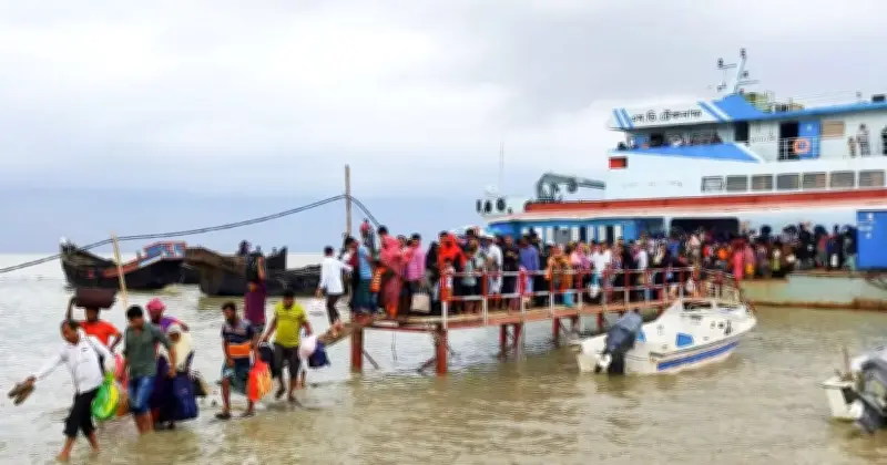 বঙ্গোপসাগরের লঘুচাপে হাতিয়া দ্বীপবাসী বিচ্ছিন্ন, নৌ চলাচল বন্ধ