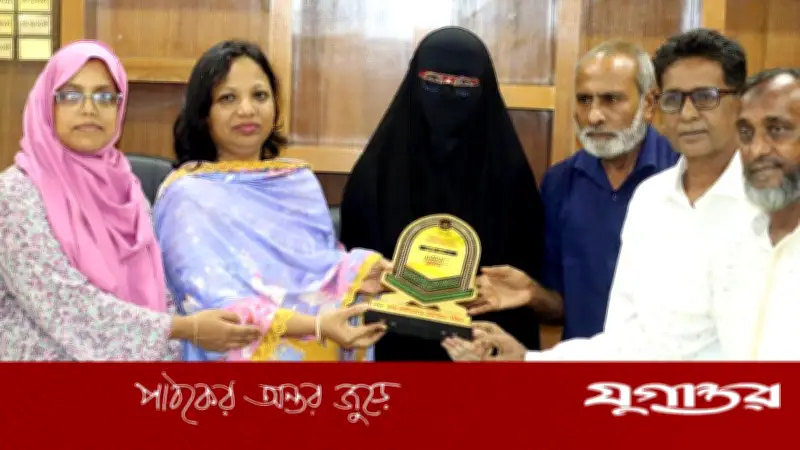 ৮ মাসে ৩০ পারা কুরআন হাতে লিখে নজির সুরাইয়া জান্নাতের