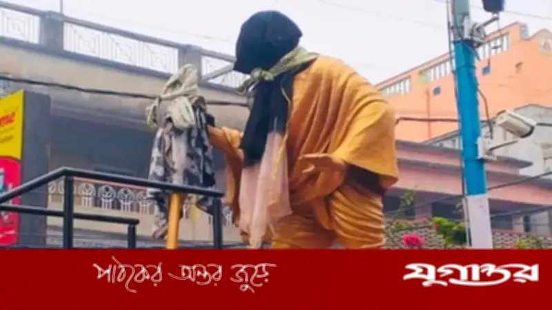 মহাত্মা গান্ধীর মূর্তির মুখে কালো কাপড়, পশ্চিমবঙ্গে উত্তেজনা