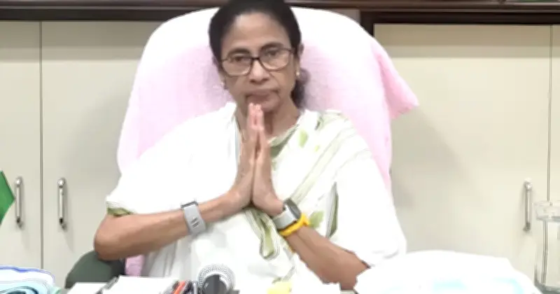মমতার ফেসবুক লাইভে বিদ্রোহীদের পাল্টা জবাব, দলীয় কার্যালয়ে তালা নিয়ে বিতর্ক