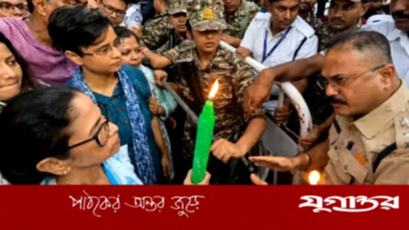 বারুইপুরকাণ্ডে মোমবাতি মিছিল, নিরাপত্তা বাহিনীর বাধা উপেক্ষা করে এগোলেন মমতা