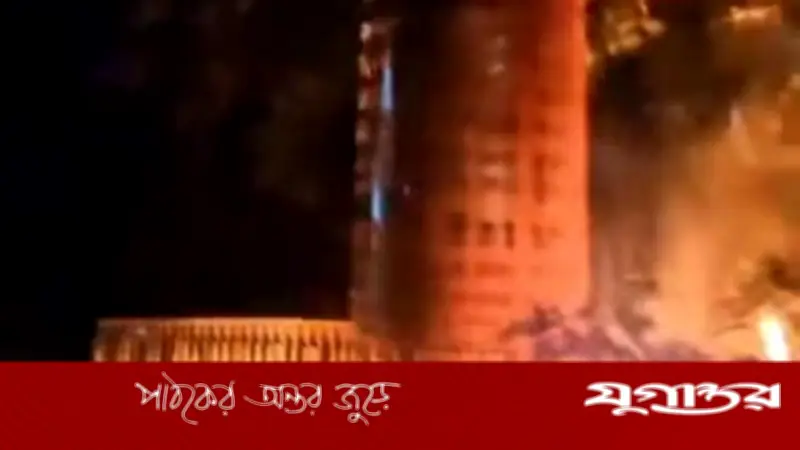 মাস্ক পরে জুলাই স্মৃতিস্তম্ভে আগুন, সাবেক ছাত্রলীগ নেতা আটক