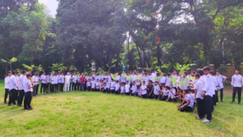 মিরপুর বন্ধুসভার বৃক্ষরোপণ ও শিক্ষার্থীদের মাঝে চারা বিতরণ
