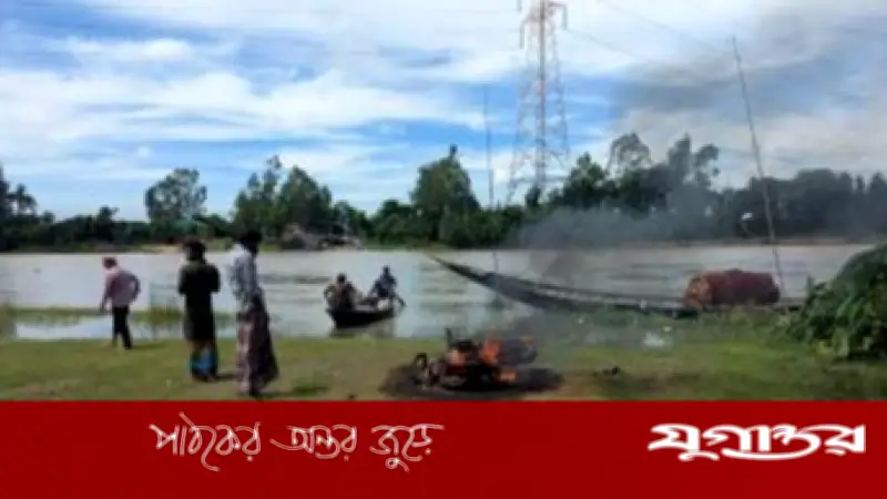 কালিয়াকৈরে মাদক ব্যবসায়ীর বাড়িতে হামলা, বাইকে আগুন