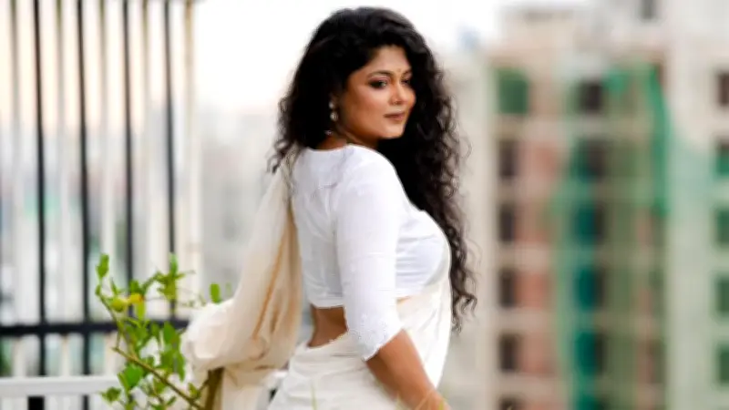 দ্বিতীয় বিয়ে ও মা হওয়ার খবর দিলেন মৌসুমী, সৌদি আরবে সড়ক দুর্ঘটনায় আখাউড়ার যুবক নিহত, প্রতিশোধ নয় ঐক্যের আহ্বান প্রধানমন্ত্রীর